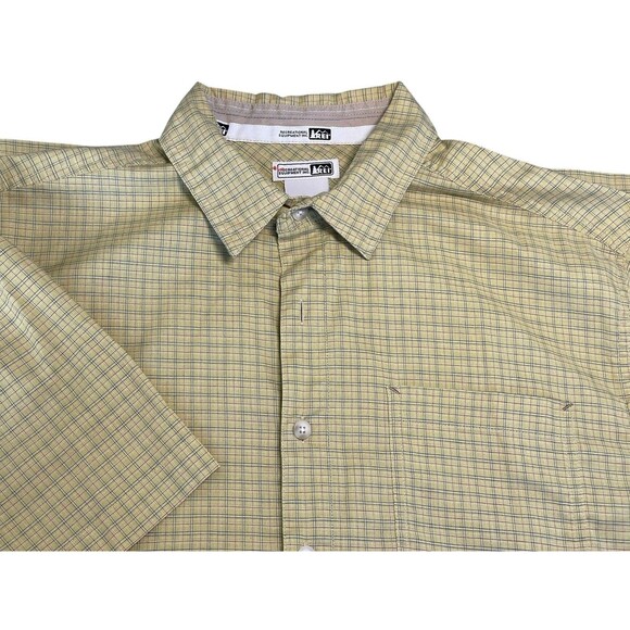 REI Shirt Mens M Yellow  Button Down Plaid Short Sleeve Outdoor Casual Beach - Picture 1 of 14